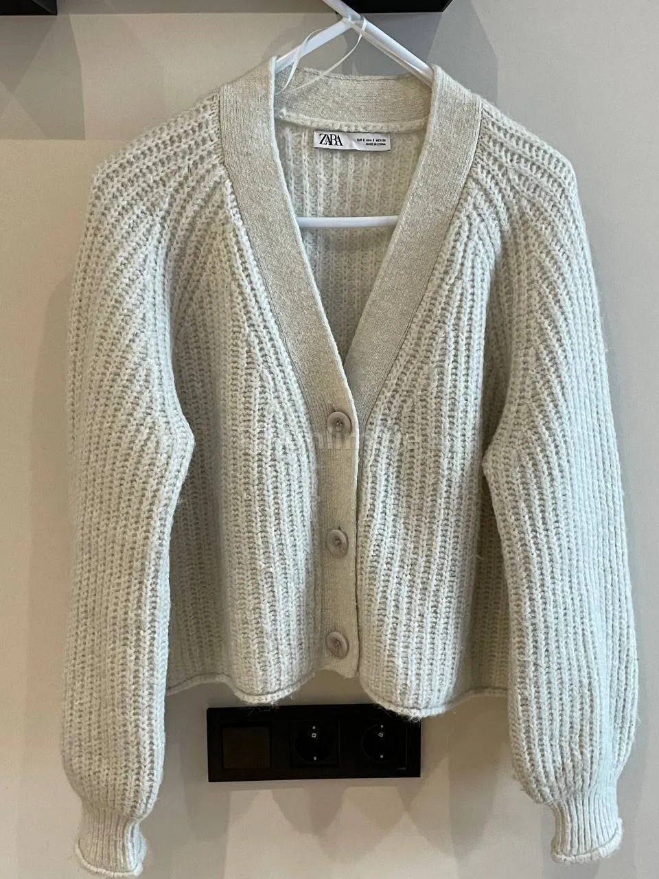 **The voluminous shortened Zara cardigan