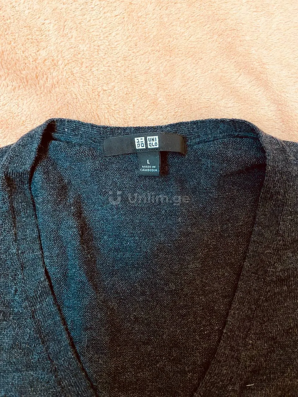 Uniqlo pullover, new, cool quality. Unisex.
