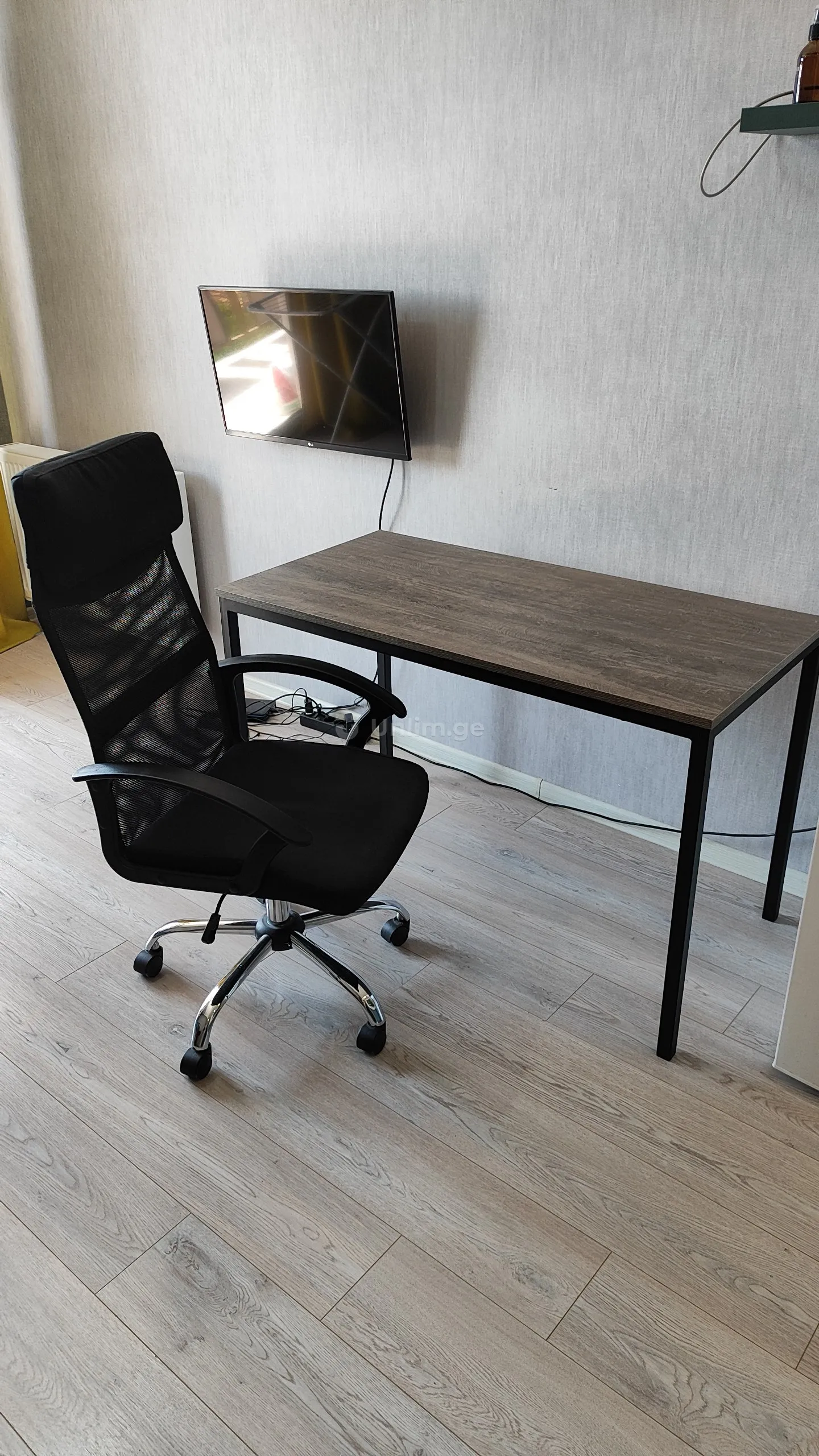1. Table 120x60x75 cm with a chair (the lift
